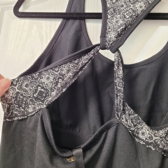 Gaiam yoga tank top with built in bra - Picture 4 of 4